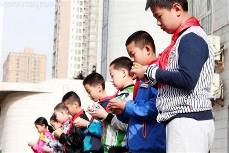 梦见梦见同学是什么意思 梦见同学什么预兆