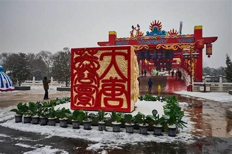 1990年男命庚午年丙戌月丙子日戊戌时,看下2025年财运？比去年怎么样...