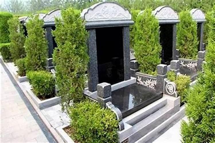 在公墓里怎么选墓地