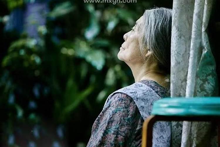 梦见给死去的奶奶洗头发的预兆