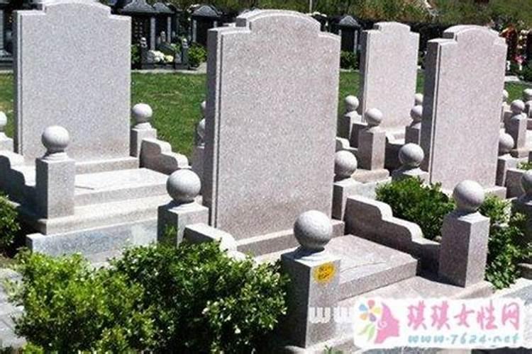 梦到家里有坟墓