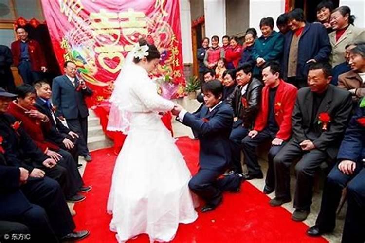 求八字合婚!女比男的大6岁!