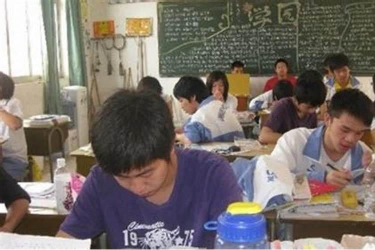 梦见已经退学了的同学的预兆