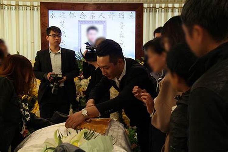 凉山彝族的丧葬文化有什么特别？