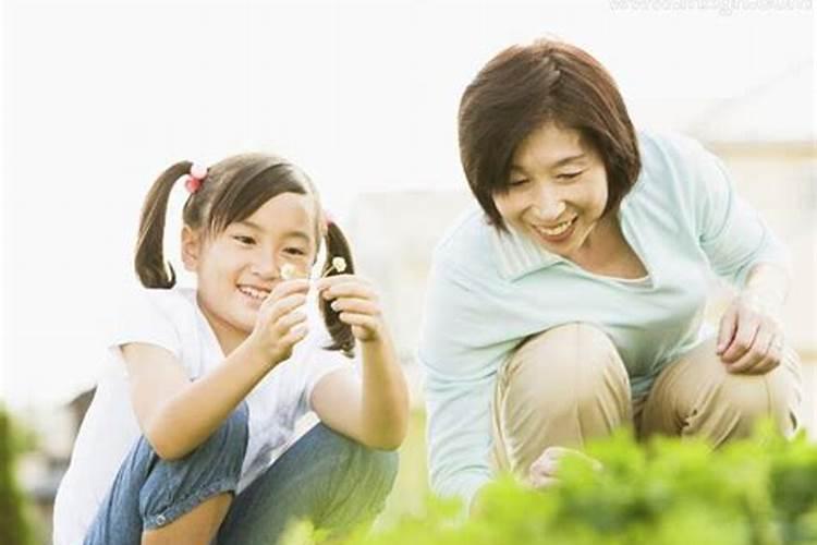 女人梦见自己父母是什么意思