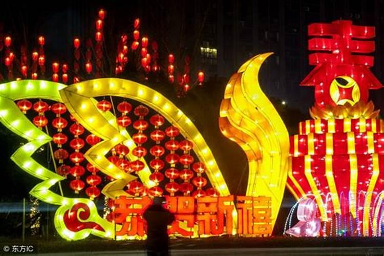 年底回家过年的时候,不同的地方都有哪些习俗？