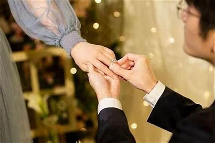 男女九宫婚配表,怎样从男女的九宫数看婚姻等级呢？
