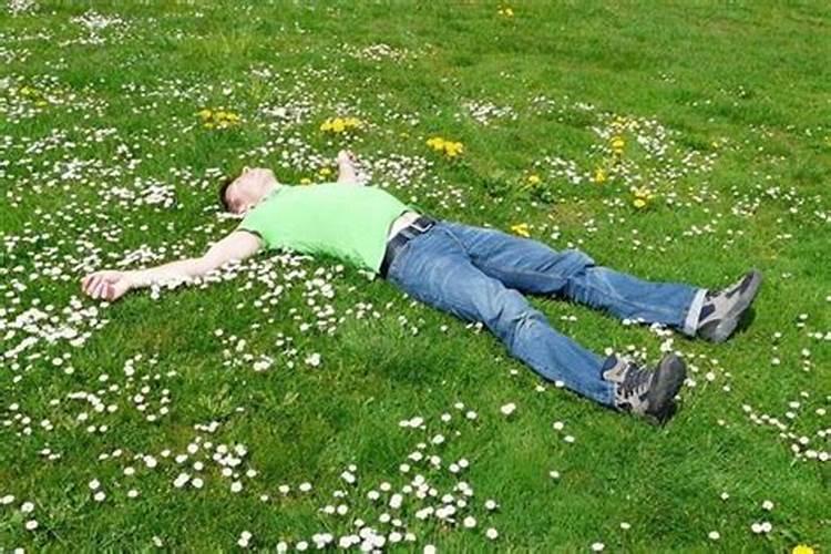 梦见好朋友死了自己哭的很伤心