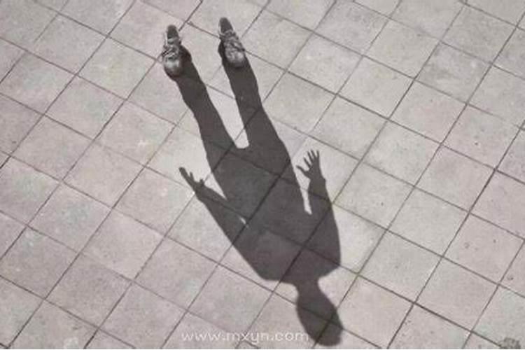 梦到活着的熟人突然死了什么预兆