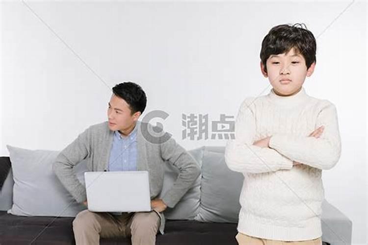 我老公和儿子生肖相害已经使父子无法沟通的情况了。怎么化解