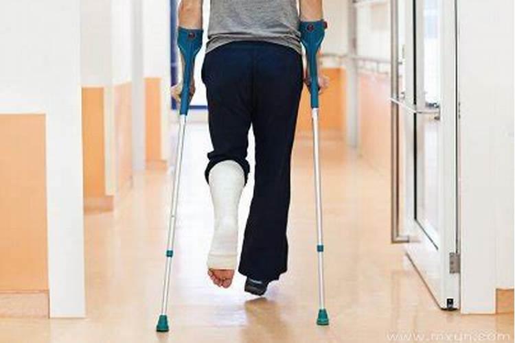 梦见腿断了是什么意思