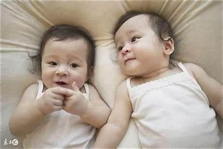 同是双胞胎或多胞胎,生辰八字应该一样,为什么命运大不相同？