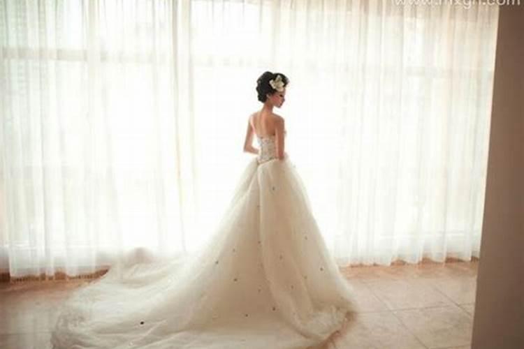 梦见自己穿婚纱什么意思 梦见自己穿婚纱的预兆