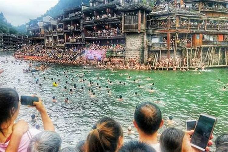 有哪些地方适合春节边旅游边过年？