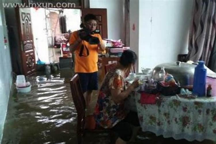 女人梦见水淹了是吉兆还是凶