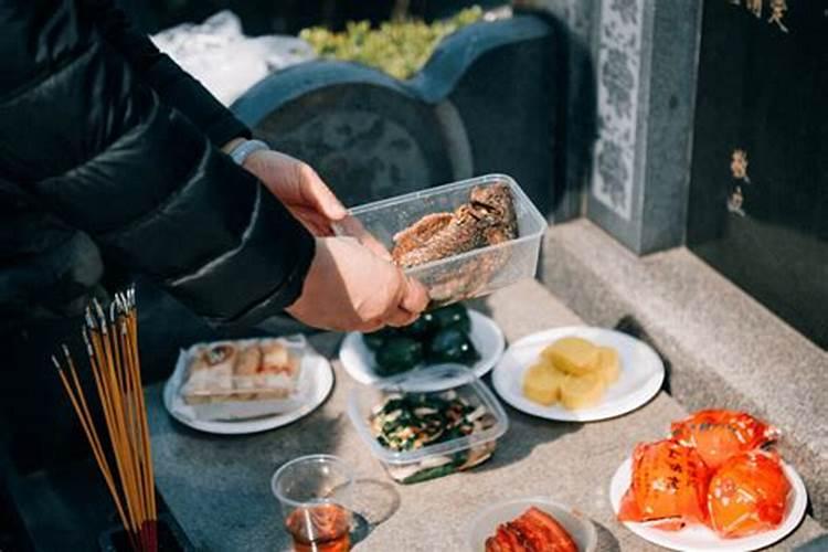 农历的腊月初十,我们沿袭着古老传说中的民俗