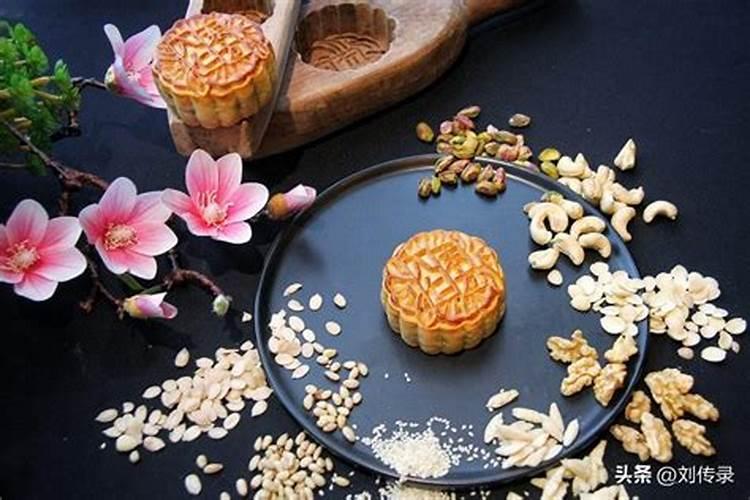 中秋节吃月饼的来历是什么月饼的来源和故事