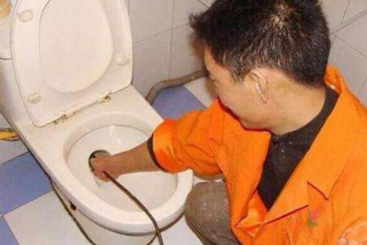 梦到厕所堵了是什么呢？