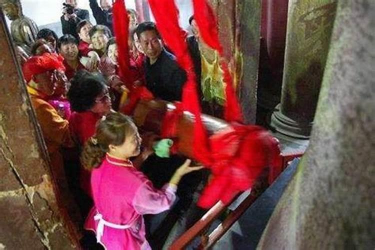 寒山寺的钟声为什么在新年要敲响？