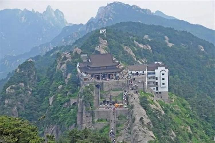 2025属蛇犯太岁注意什么