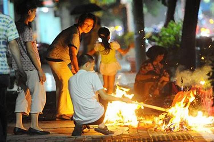 七月十四是什么节到底要拜天神,还是要拜祭祖宗？
