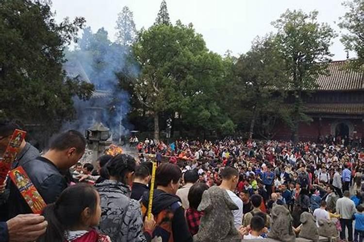 2005年腊月二十二出生女是什么命？