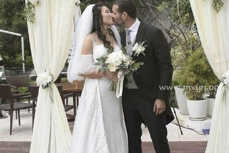 梦见前夫结婚我去了结婚现场吧他的结婚证撕毁了？