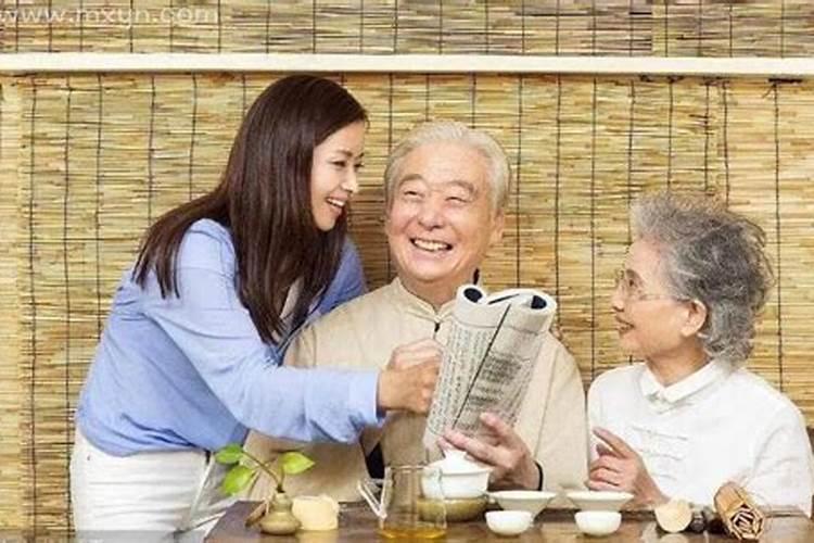 梦见和家人一起在地里被淋雨