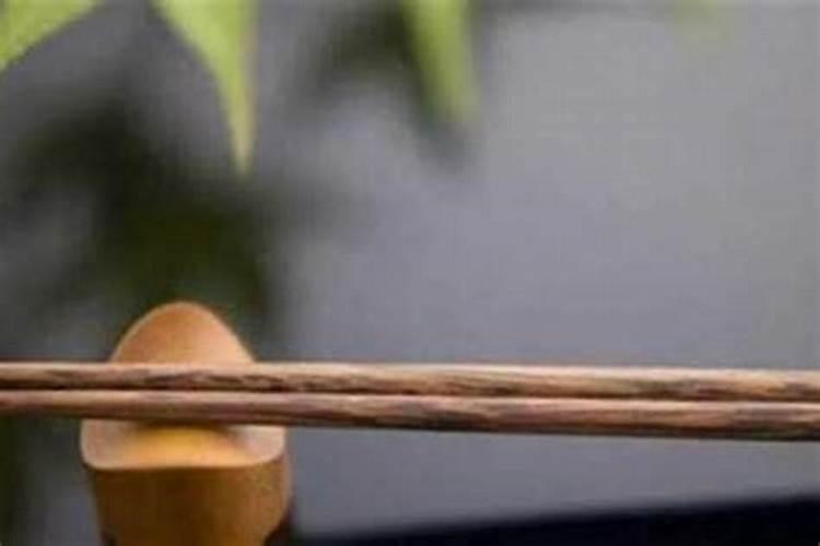 佛说断筷子有什么预兆吃饭时筷子断了一根的预兆