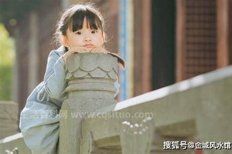 2015年阳历1月4日早上5点50出生的男孩生辰八字和五行是什么？命中缺什么...