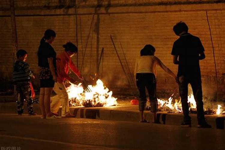七月十五中元节,为什么要烧纸钱祭祀先人？