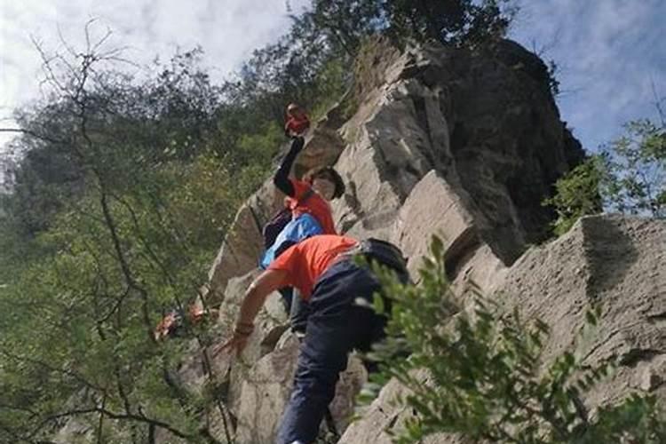 孕妇梦见爬山是什么意思 梦见爬山预兆什么