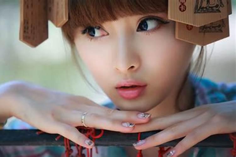 梦见朋友来我家接钱好不好呢