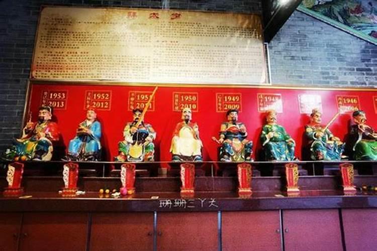 ...都说2011年肖鸡的犯太岁,我打算去白云观请太岁符,请问有什么注意事项...