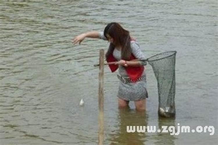 84年属鼠女在2025年每月运势