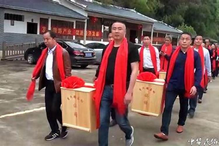 中国有哪些风俗习惯,在每个节日里都要干什么？