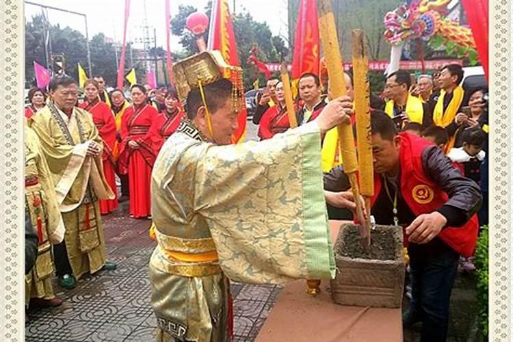 中元节去上坟买什么 中元节去上坟买什么东西