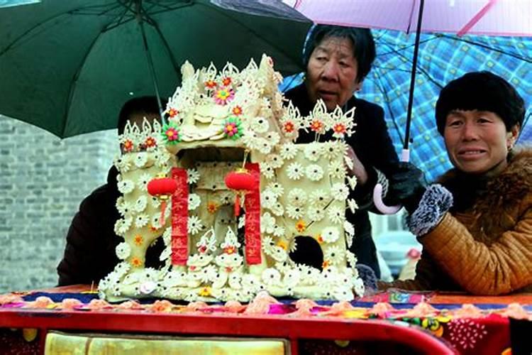 女人梦见猫扑向自己咬 女性梦见猫咬我的含义