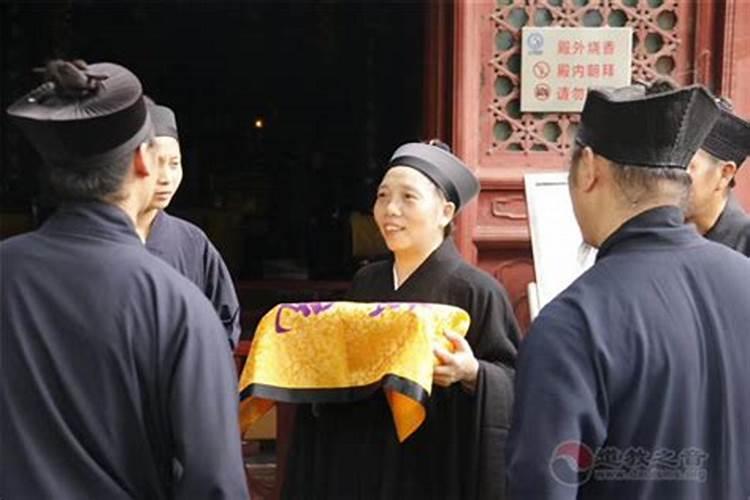 狗跟龙的属相合不合