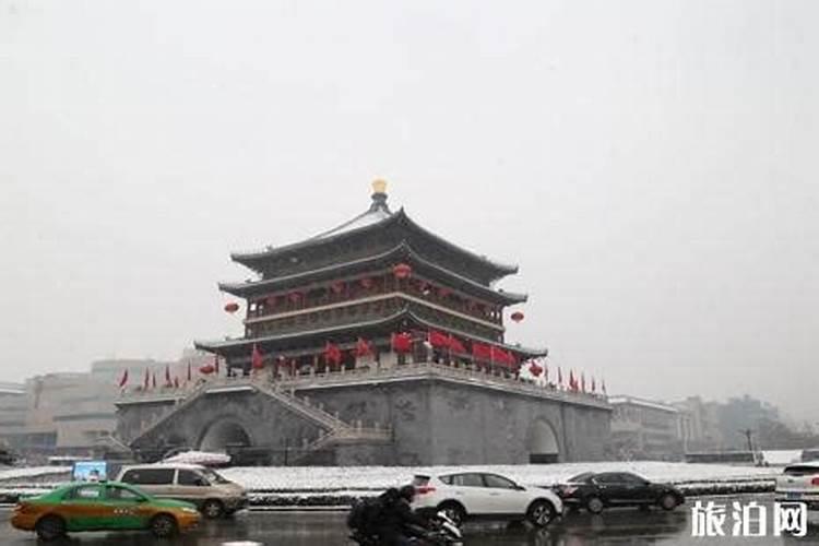 腊月的下午天黑了,但有些亮大概是什么时候？几点钟？