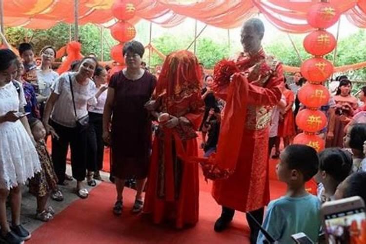 祭祖时供品应如何摆放？