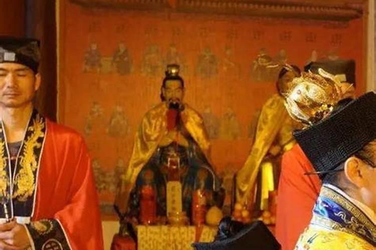 请师傅们帮忙解答,去道观看了一下,说我是童子身,需要换替身,还要百度...