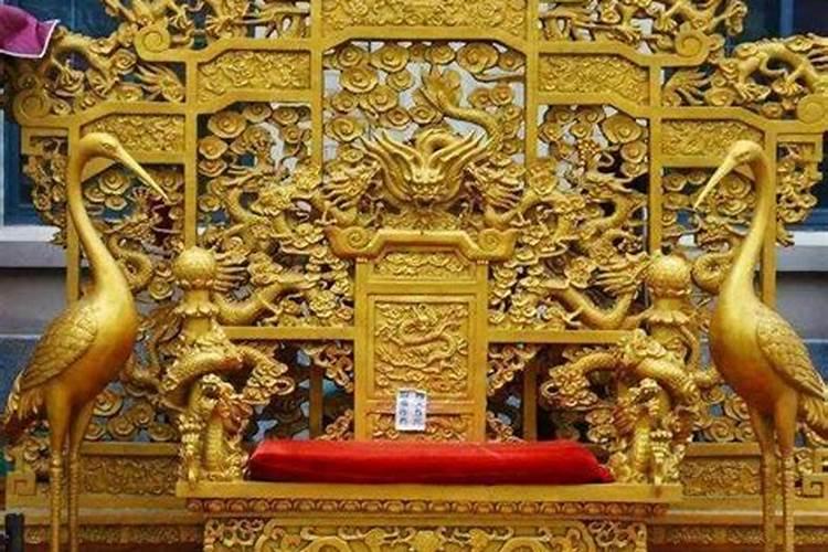 如何用八字看墓地风水？