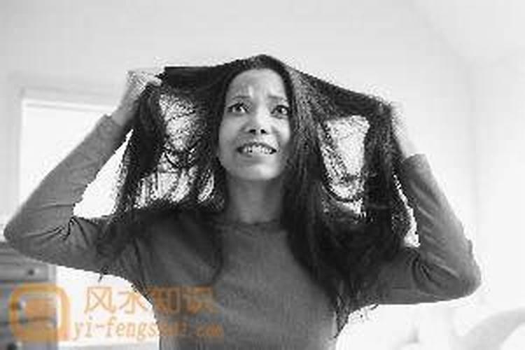 女人梦见掉头发是什么意思？