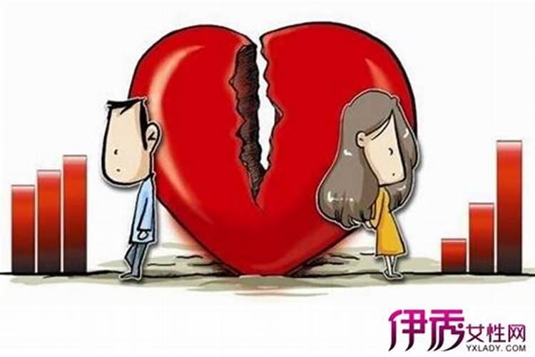 梦见离婚的老婆回来了,拿东西,家里好多人？