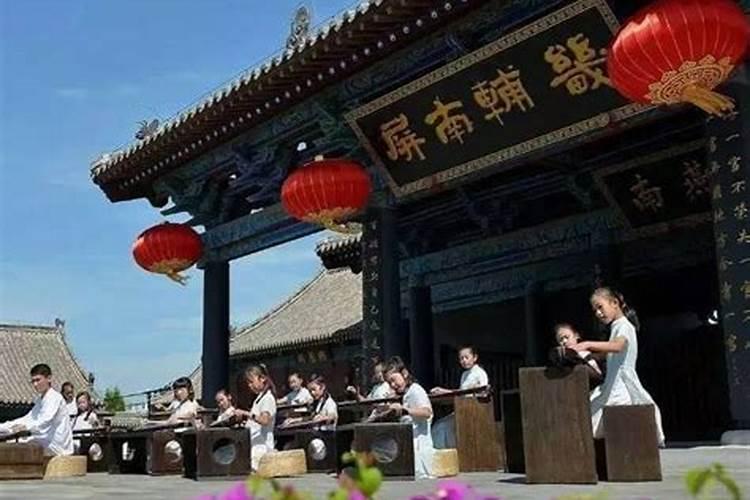 梦见下大雨河里涨水的预兆