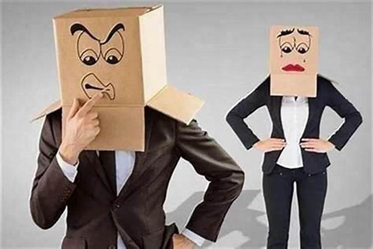 遇到背后说你坏话的小人、造谣你的小人,你会怎么办？