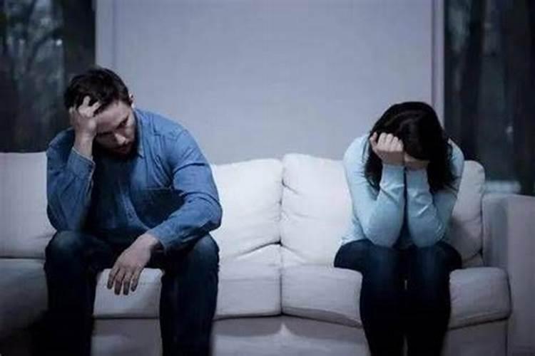 算命的说我们两八字不合,爸妈现在硬是要拆散我们,我们该怎么办？特别...