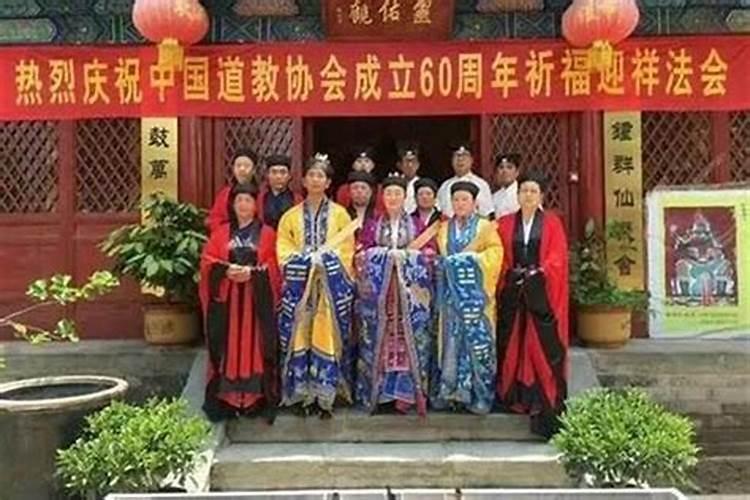 辰戌丑未在一天的时间里分别是哪个时间段？还是分为月呢？在线等急