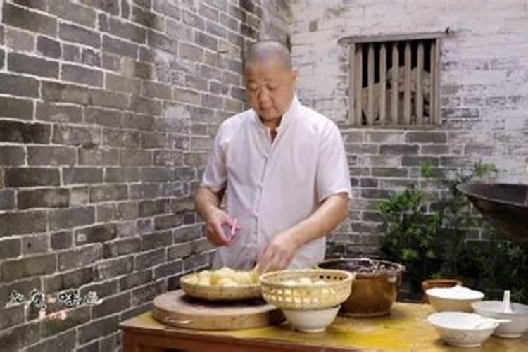 梦见陪两位女性朋友吃饭的预兆